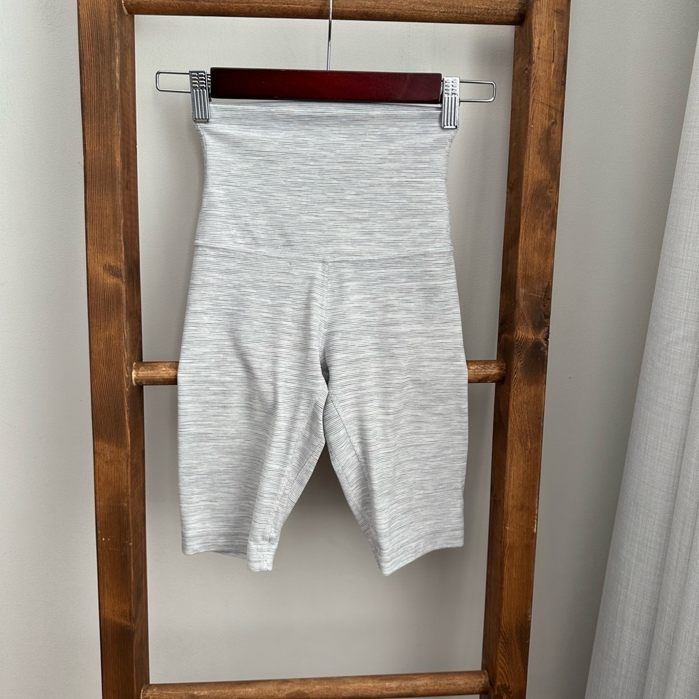Lululemon Align Short High Rise 10” - Picture 4 of 9